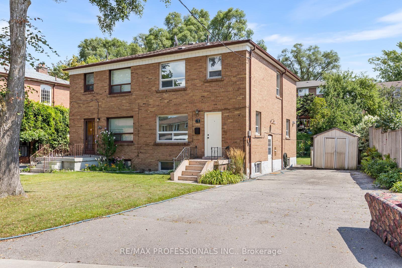 Photo 2 of 21 Brendwin Road, Toronto, Rockcliffe-Smythe — HOMEH
