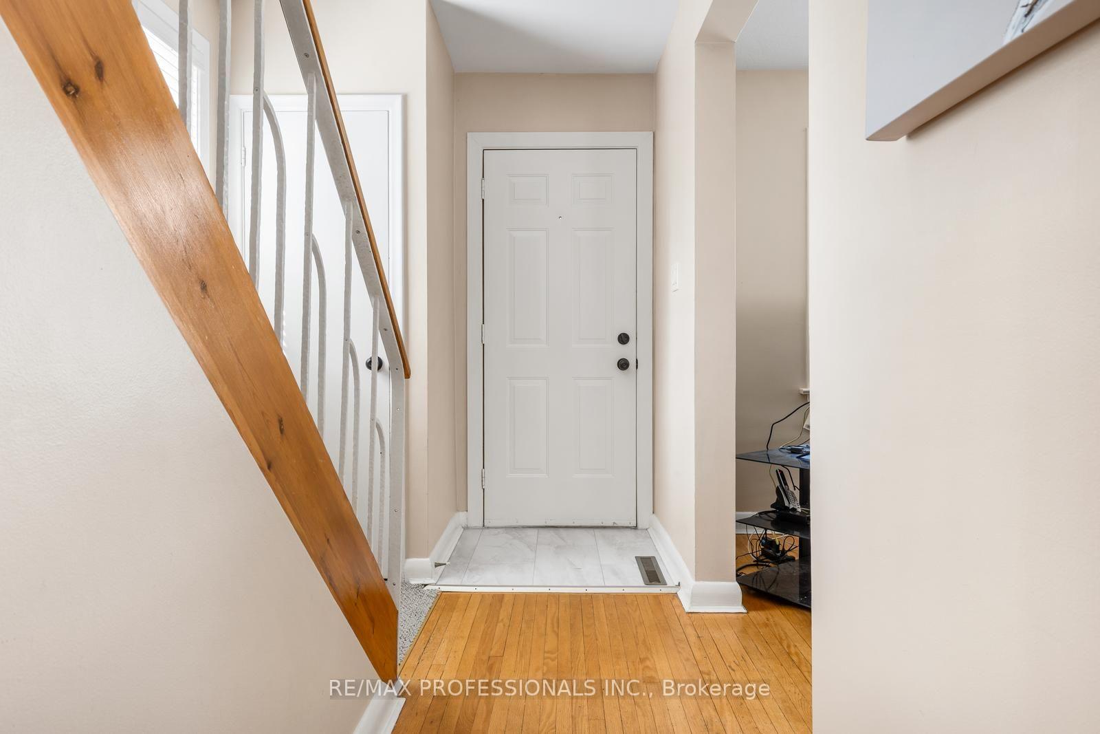 Photo 3 of 21 Brendwin Road, Toronto, Rockcliffe-Smythe — HOMEH