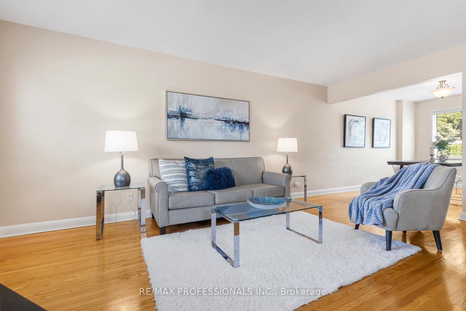 Photo 4 of 21 Brendwin Road, Toronto, Rockcliffe-Smythe — HOMEH