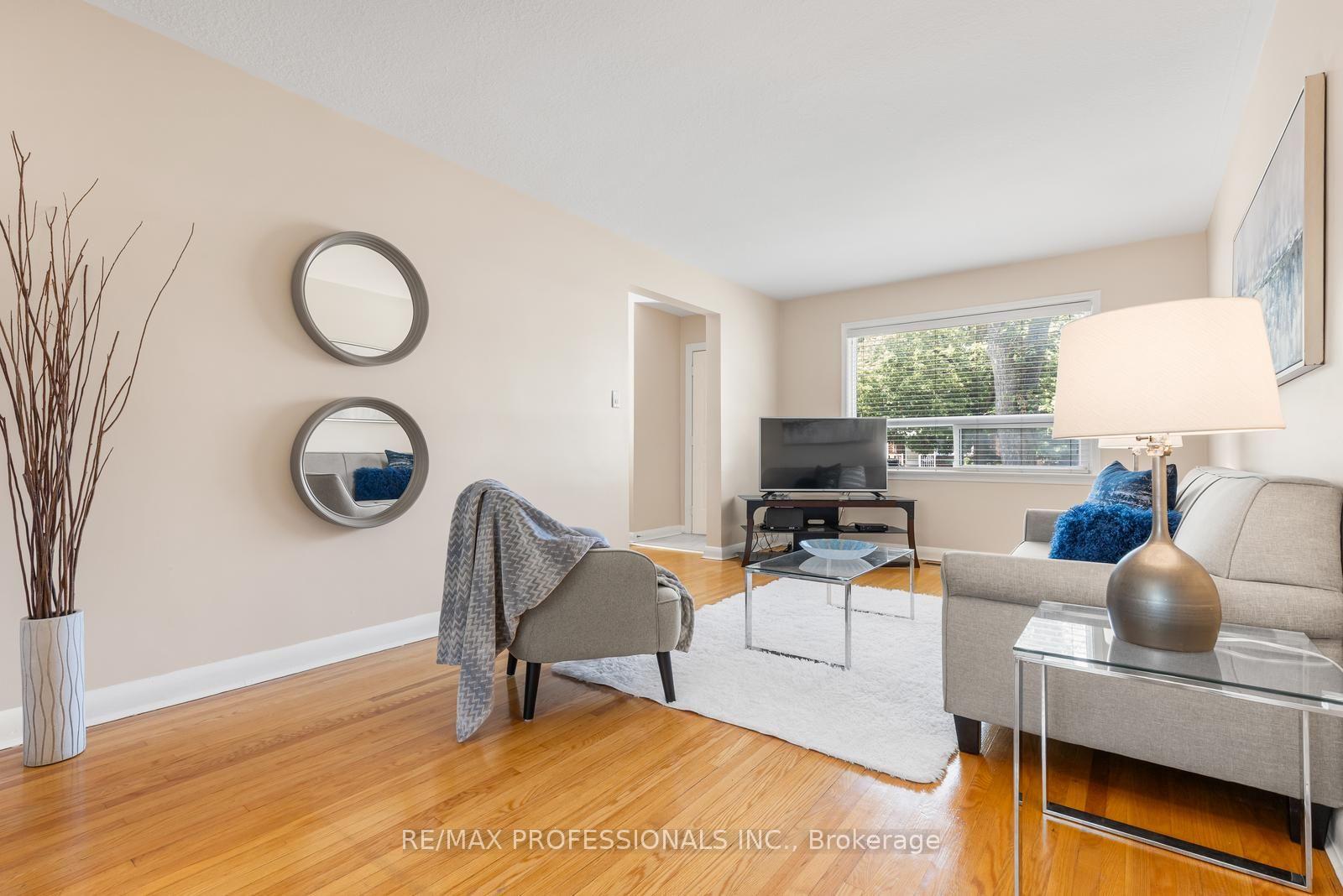 Photo 10 of 21 Brendwin Road, Toronto, Rockcliffe-Smythe — HOMEH