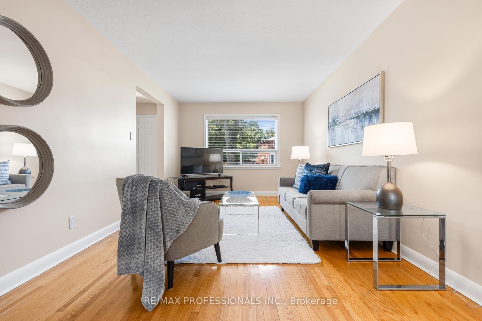 Photo 11 of 21 Brendwin Road, Toronto, Rockcliffe-Smythe — HOMEH