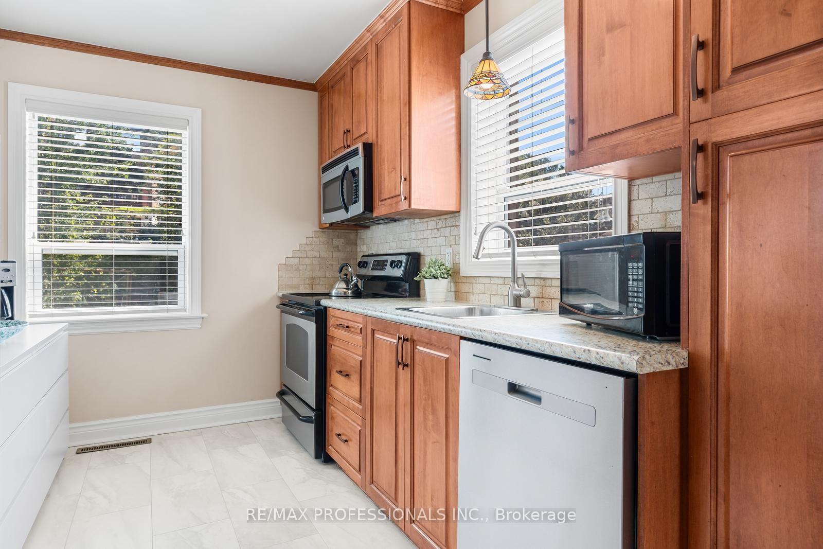 Photo 15 of 21 Brendwin Road, Toronto, Rockcliffe-Smythe — HOMEH