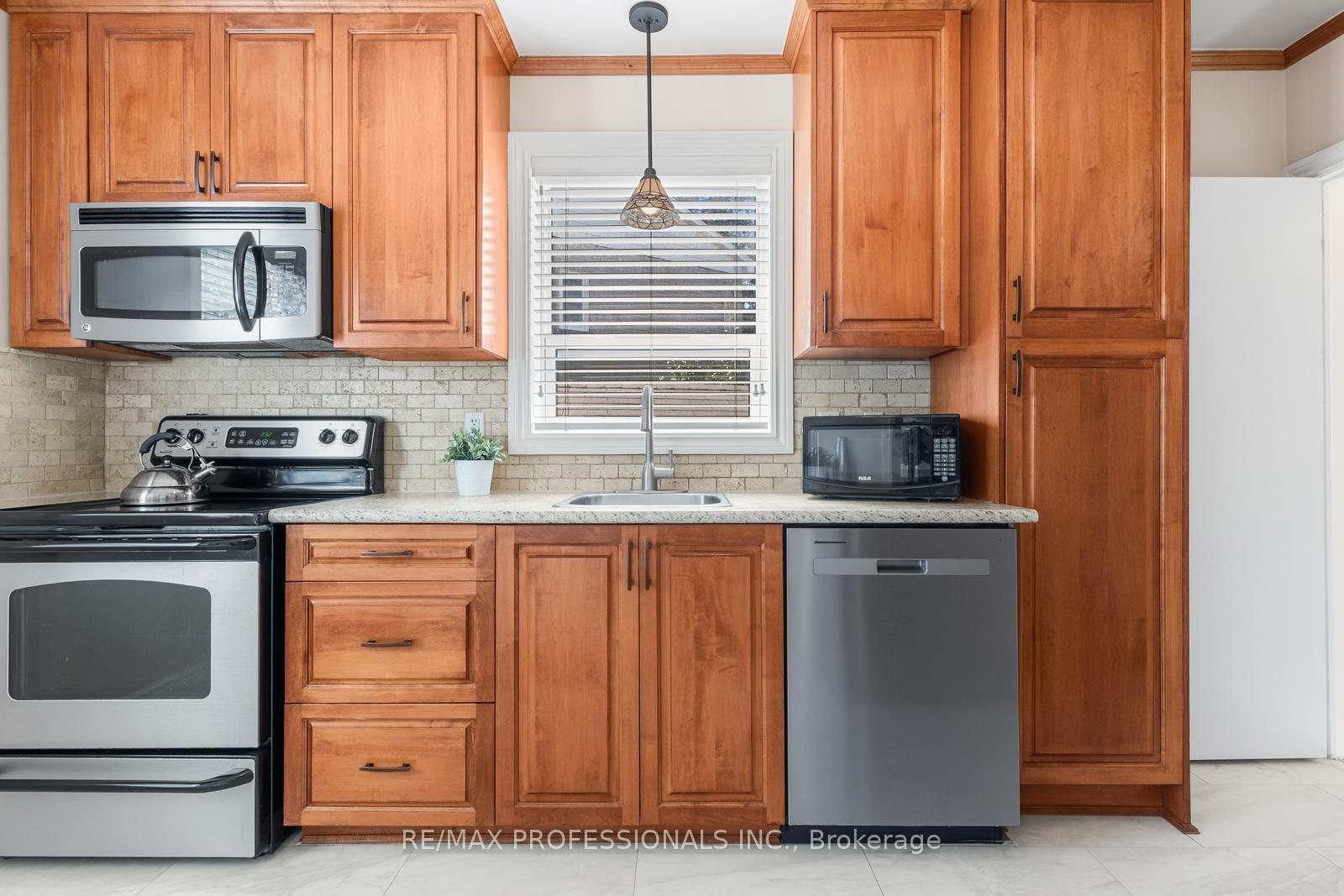 Photo 16 of 21 Brendwin Road, Toronto, Rockcliffe-Smythe — HOMEH