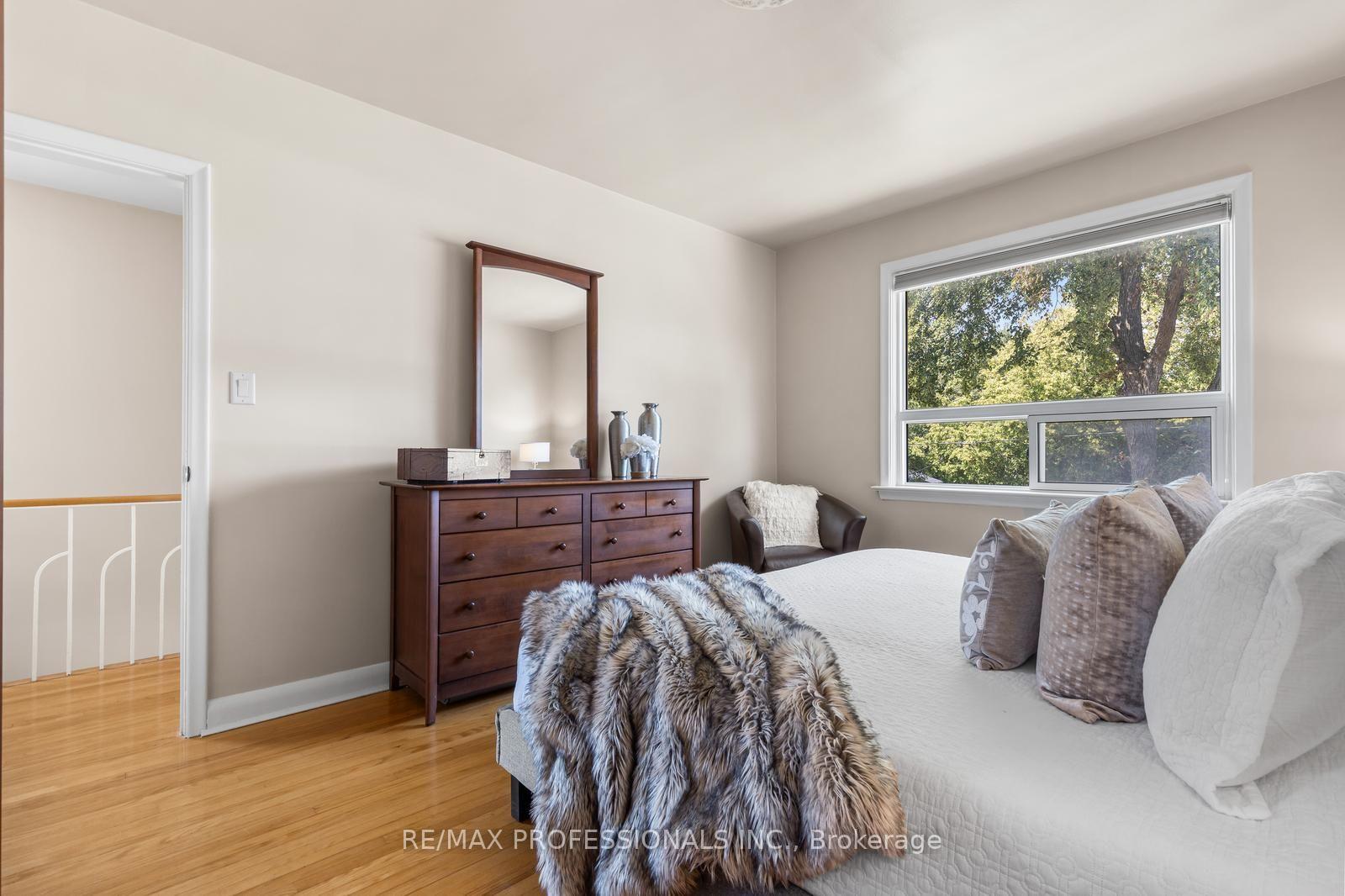 Photo 23 of 21 Brendwin Road, Toronto, Rockcliffe-Smythe — HOMEH