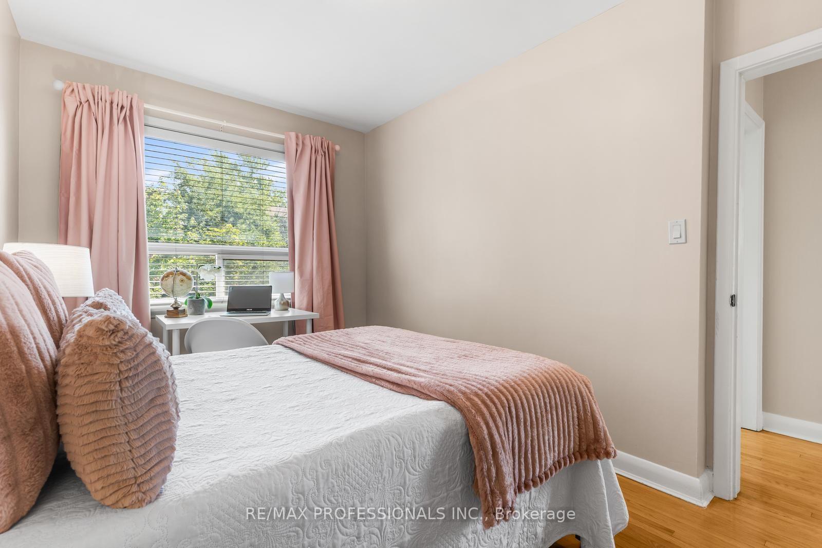Photo 28 of 21 Brendwin Road, Toronto, Rockcliffe-Smythe — HOMEH