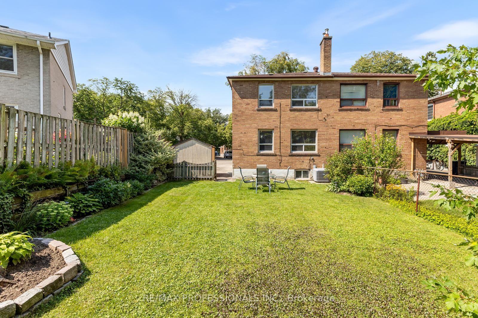Photo 36 of 21 Brendwin Road, Toronto, Rockcliffe-Smythe — HOMEH