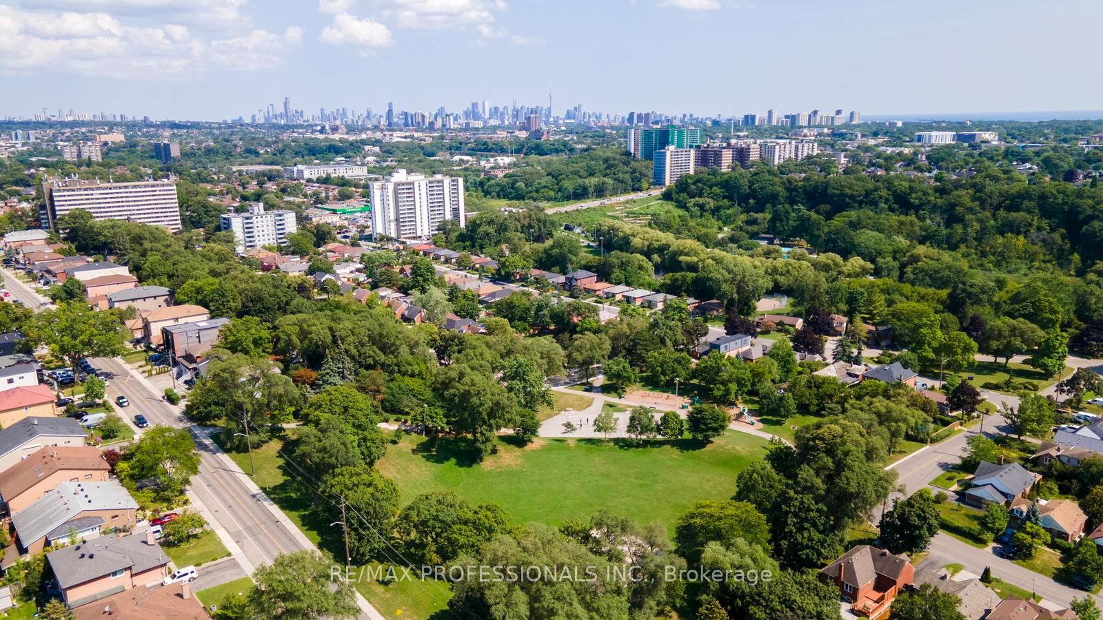 Photo 45 of 21 Brendwin Road, Toronto, Rockcliffe-Smythe — HOMEH
