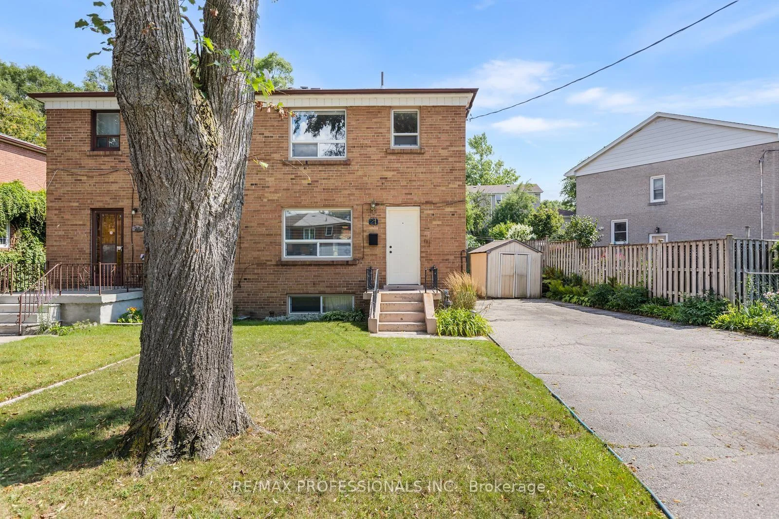 Photo 5 of 21 Brendwin Road, Toronto, Rockcliffe-Smythe — HOMEH