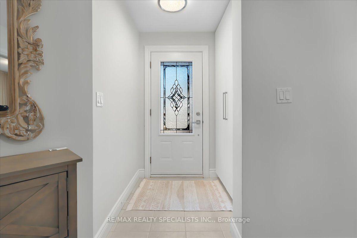 Photo 3 of 63 Suburban Drive, Mississauga, Streetsville — HOMEH