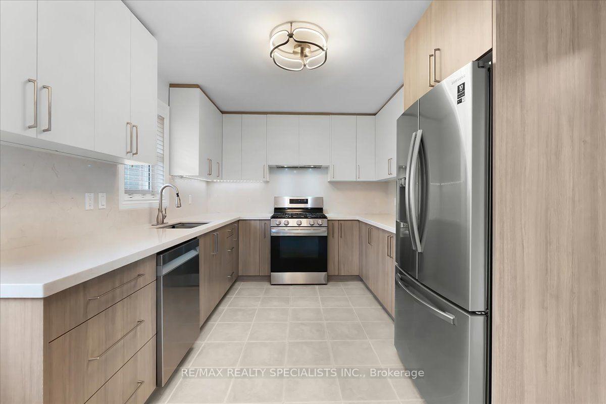 Photo 9 of 63 Suburban Drive, Mississauga, Streetsville — HOMEH