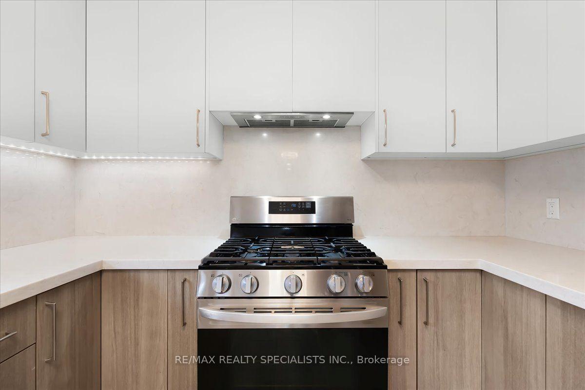 Photo 10 of 63 Suburban Drive, Mississauga, Streetsville — HOMEH