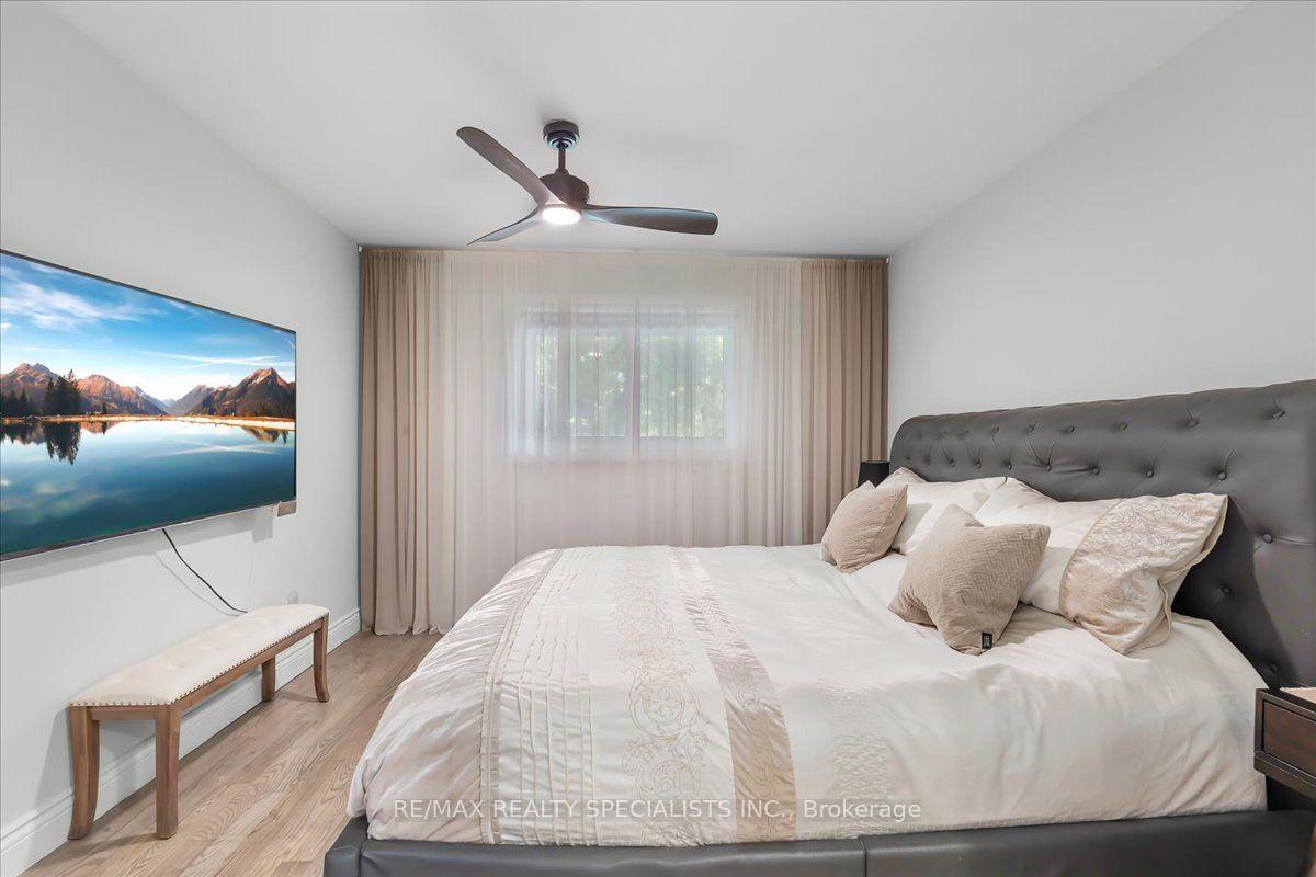 Photo 13 of 63 Suburban Drive, Mississauga, Streetsville — HOMEH