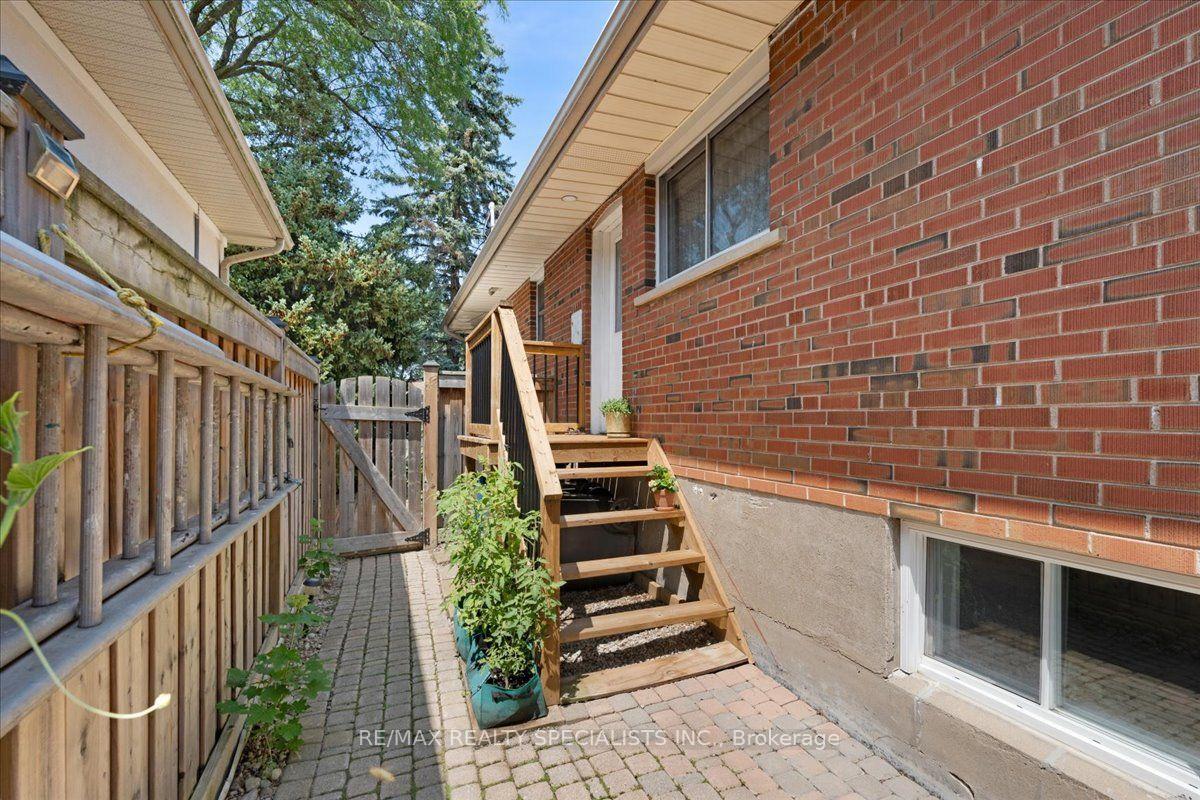 Photo 22 of 63 Suburban Drive, Mississauga, Streetsville — HOMEH