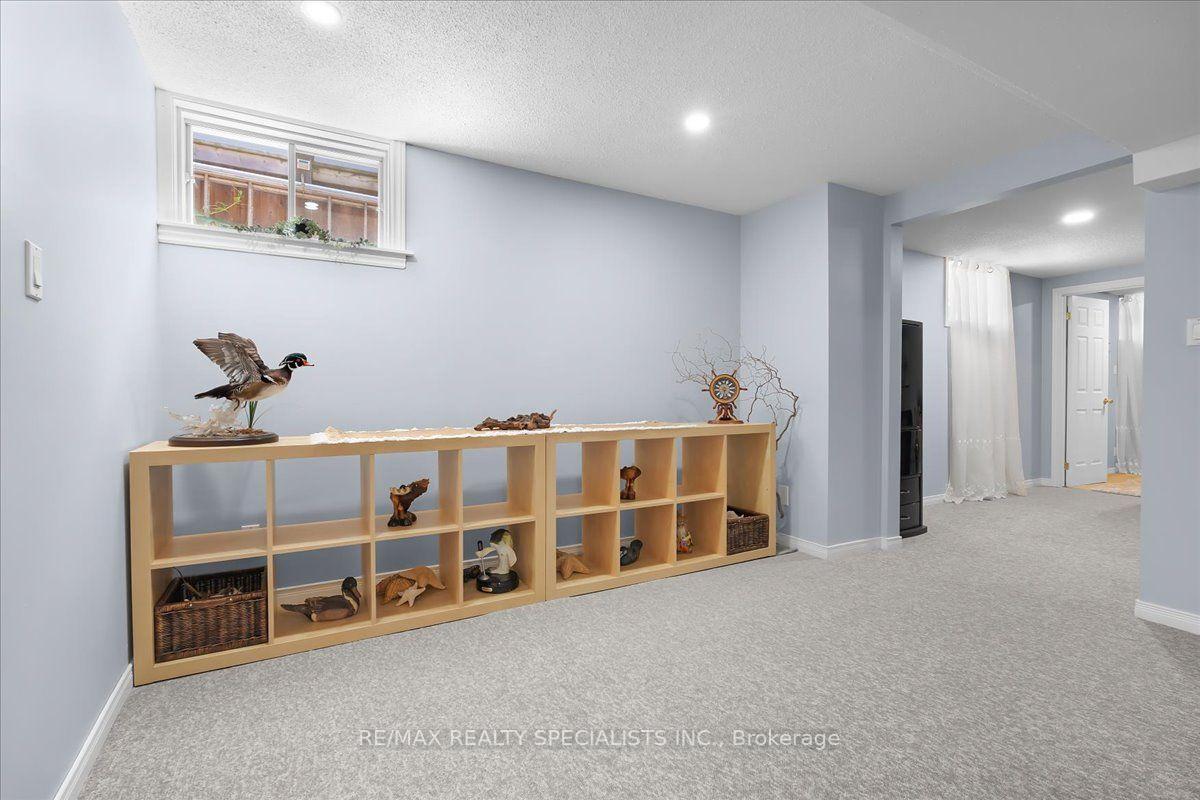 Photo 23 of 63 Suburban Drive, Mississauga, Streetsville — HOMEH