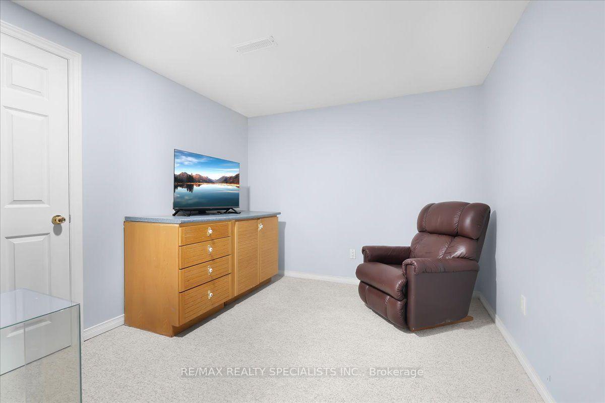 Photo 25 of 63 Suburban Drive, Mississauga, Streetsville — HOMEH