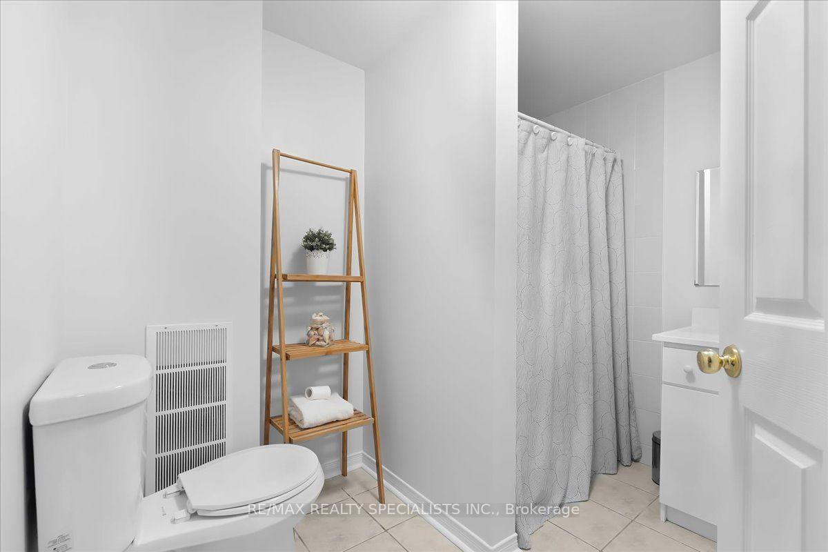 Photo 27 of 63 Suburban Drive, Mississauga, Streetsville — HOMEH