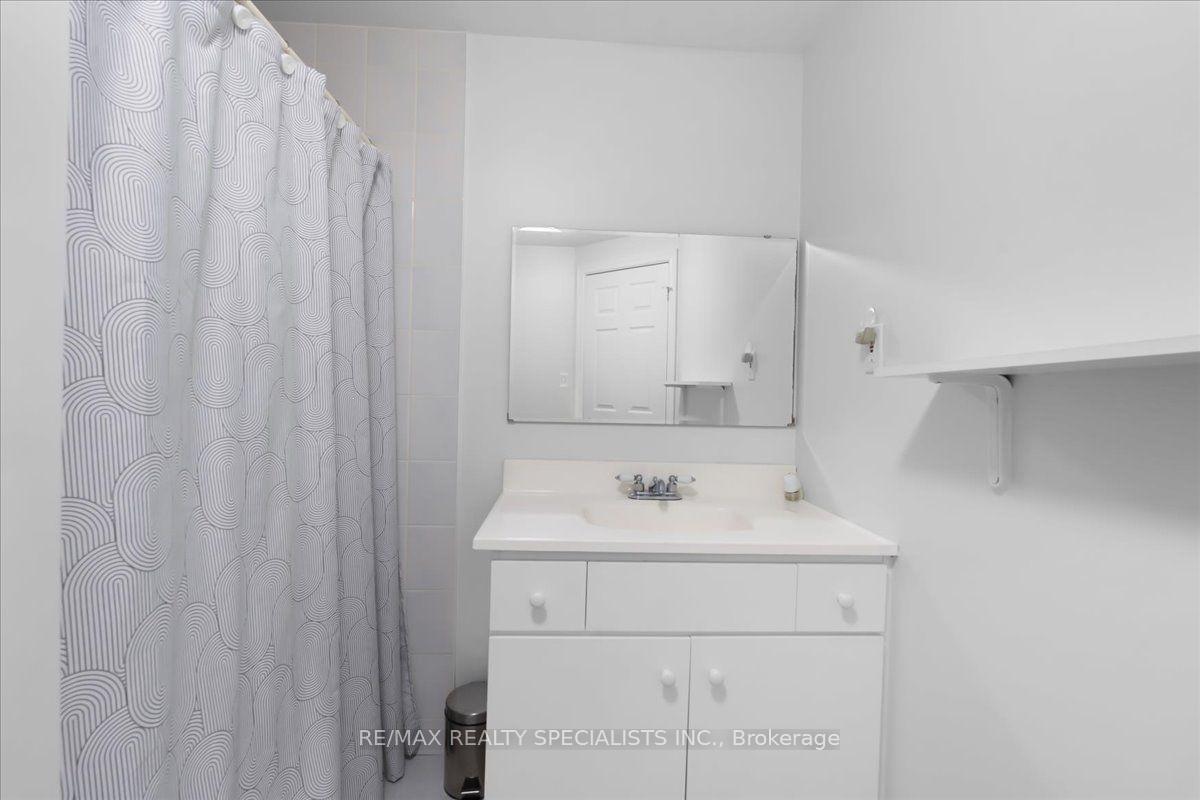 Photo 28 of 63 Suburban Drive, Mississauga, Streetsville — HOMEH