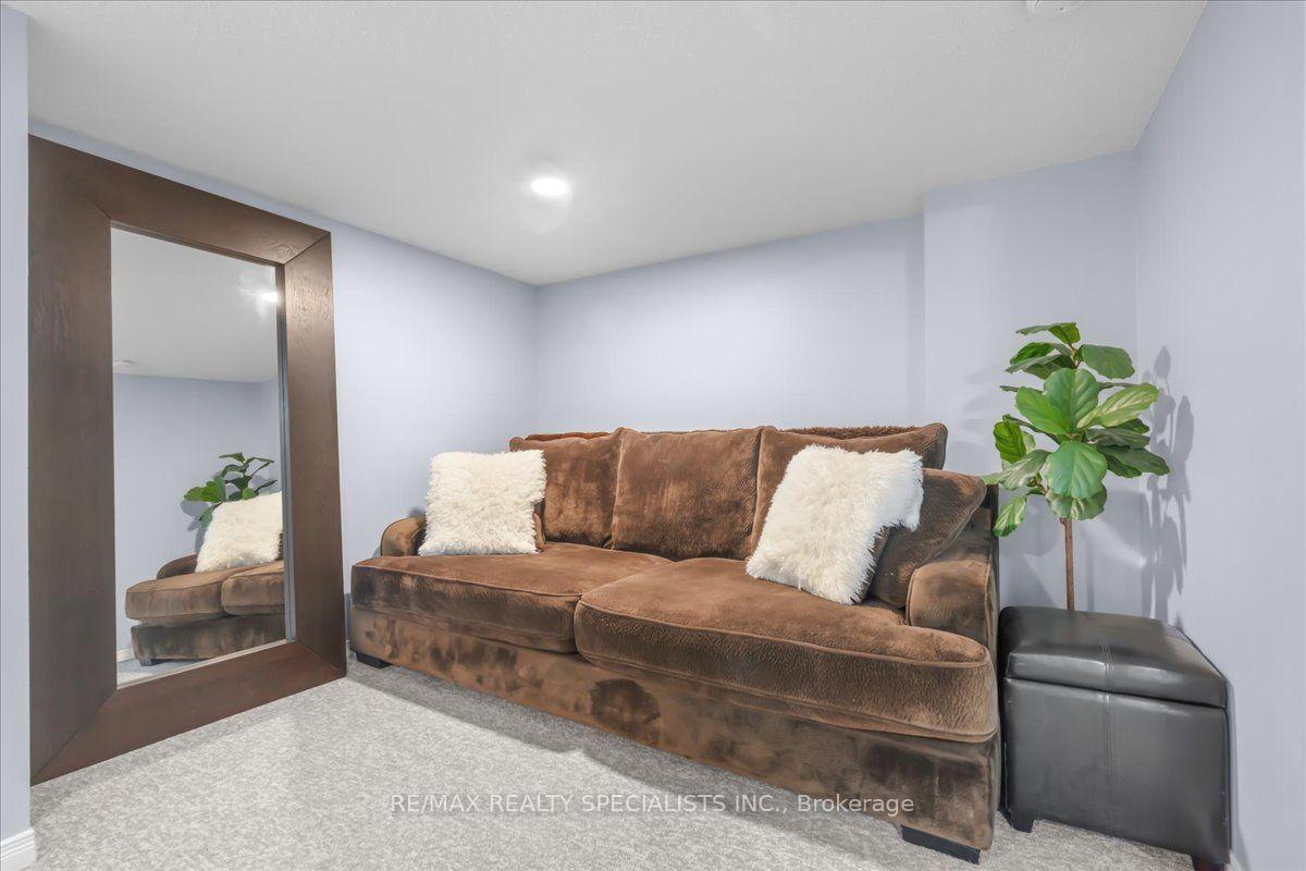 Photo 32 of 63 Suburban Drive, Mississauga, Streetsville — HOMEH