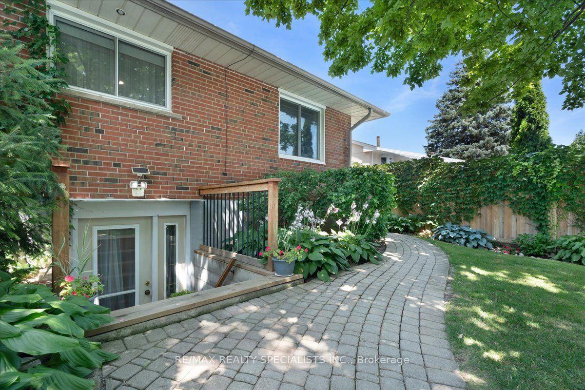 Photo 38 of 63 Suburban Drive, Mississauga, Streetsville — HOMEH