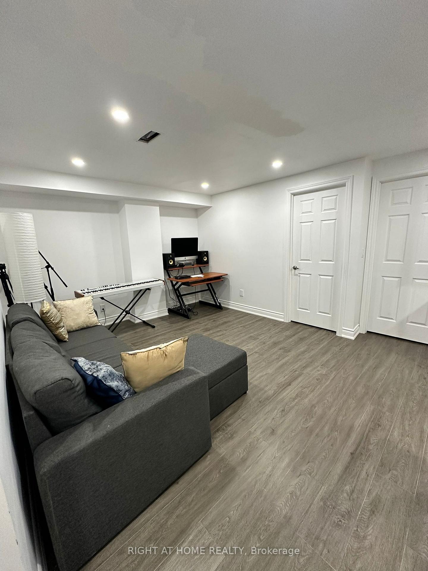Photo 1 of 97 Forest Edge Crescent, East Gwillimbury, Holland Landing — HOMEH