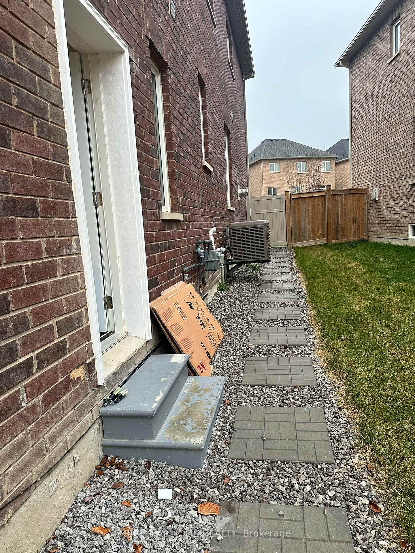 Photo 15 of 97 Forest Edge Crescent, East Gwillimbury, Holland Landing — HOMEH