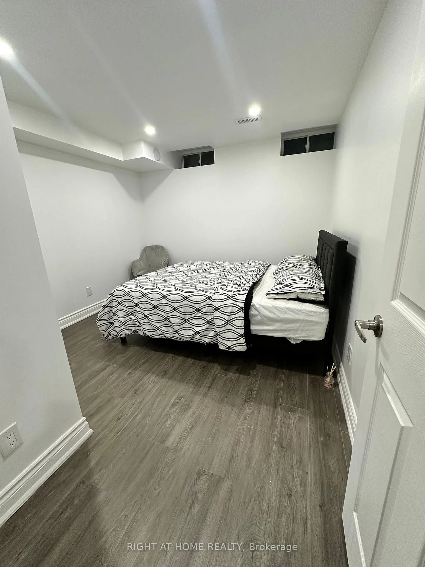 Photo 5 of 97 Forest Edge Crescent, East Gwillimbury, Holland Landing — HOMEH