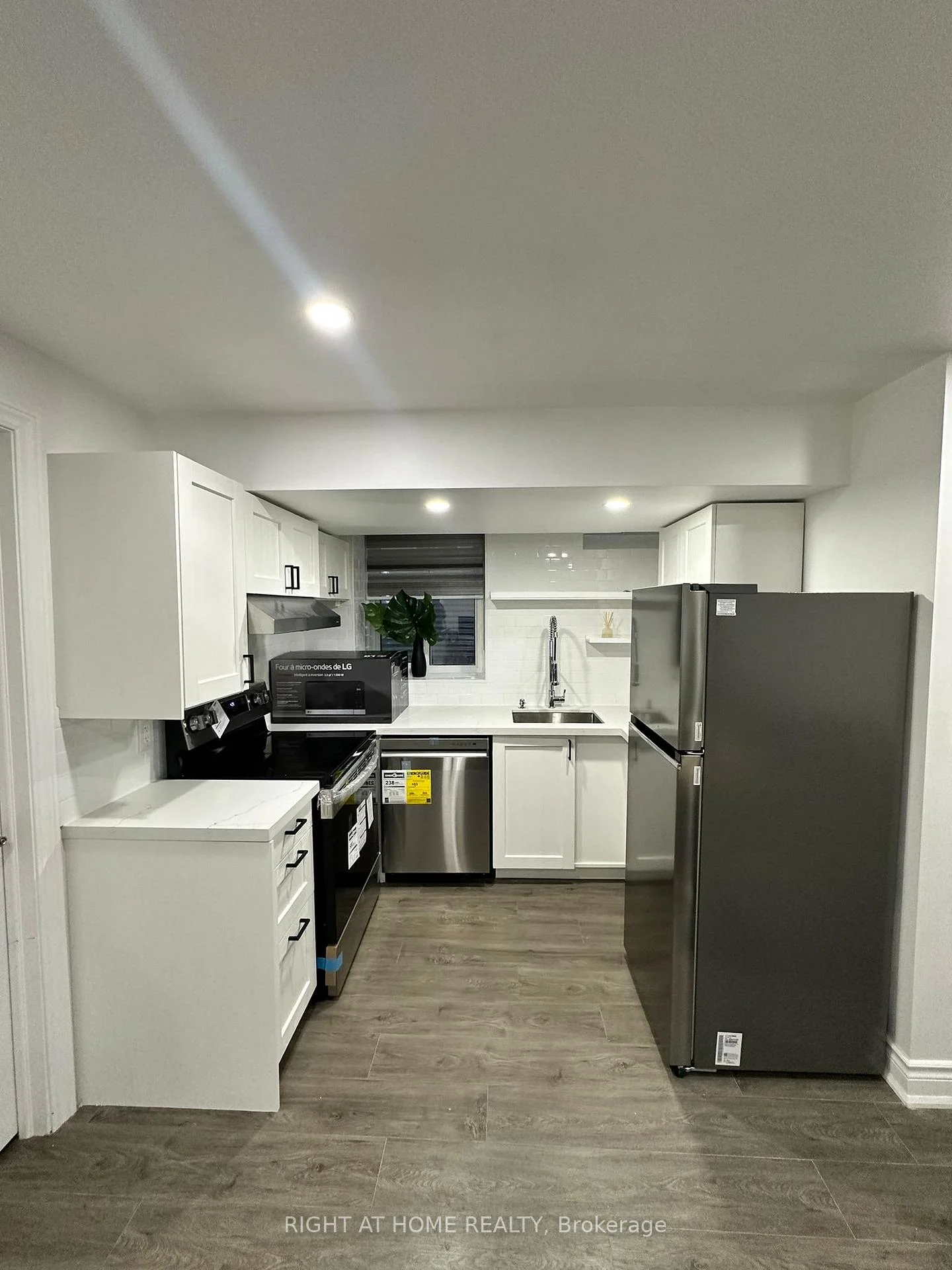 Photo 10 of 97 Forest Edge Crescent, East Gwillimbury, Holland Landing — HOMEH