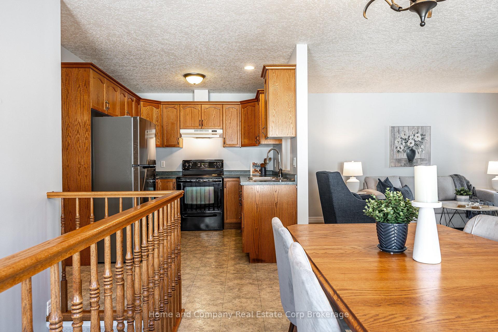 Photo 11 of 402 Douglas Street, Stratford — HOMEH