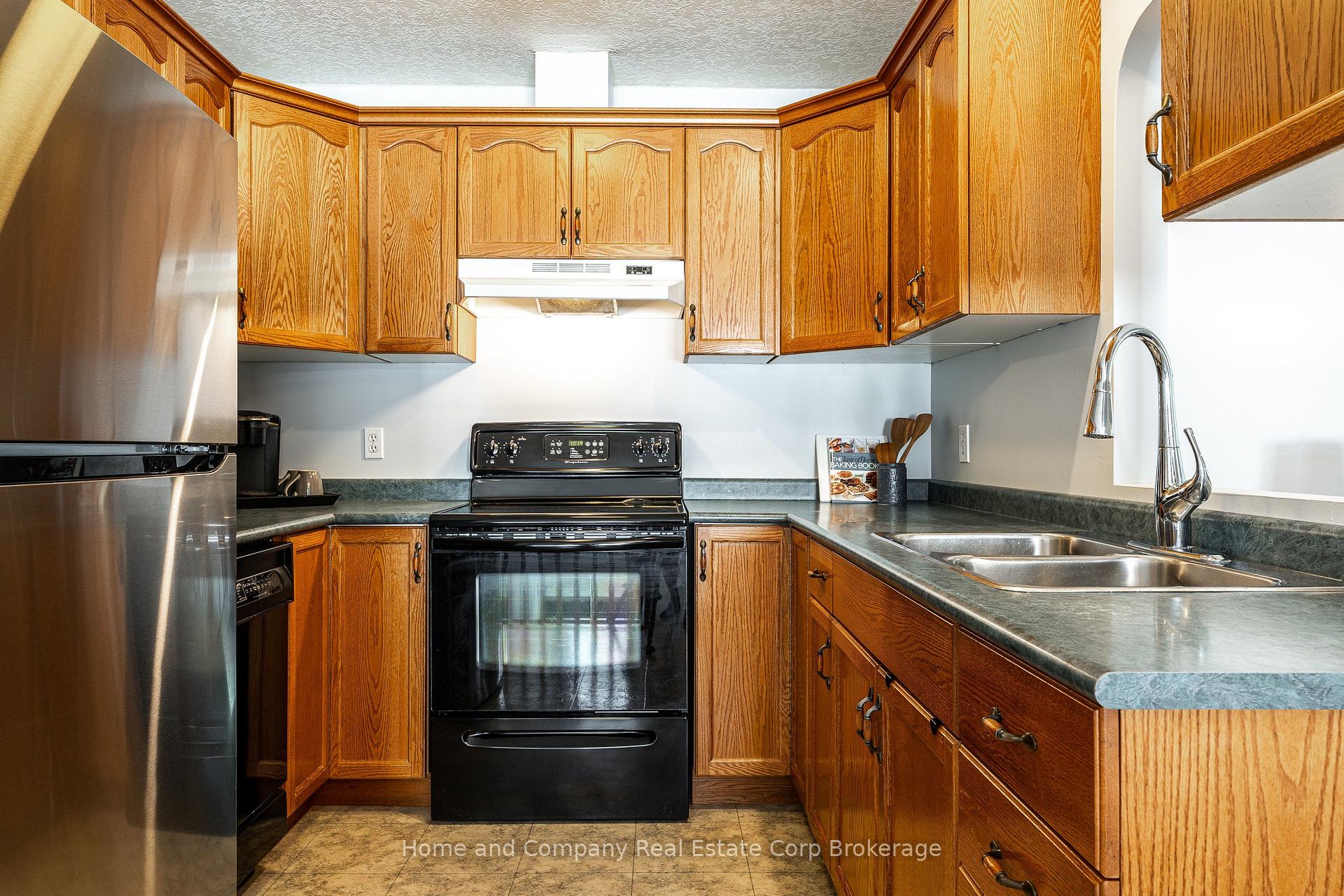 Photo 12 of 402 Douglas Street, Stratford — HOMEH