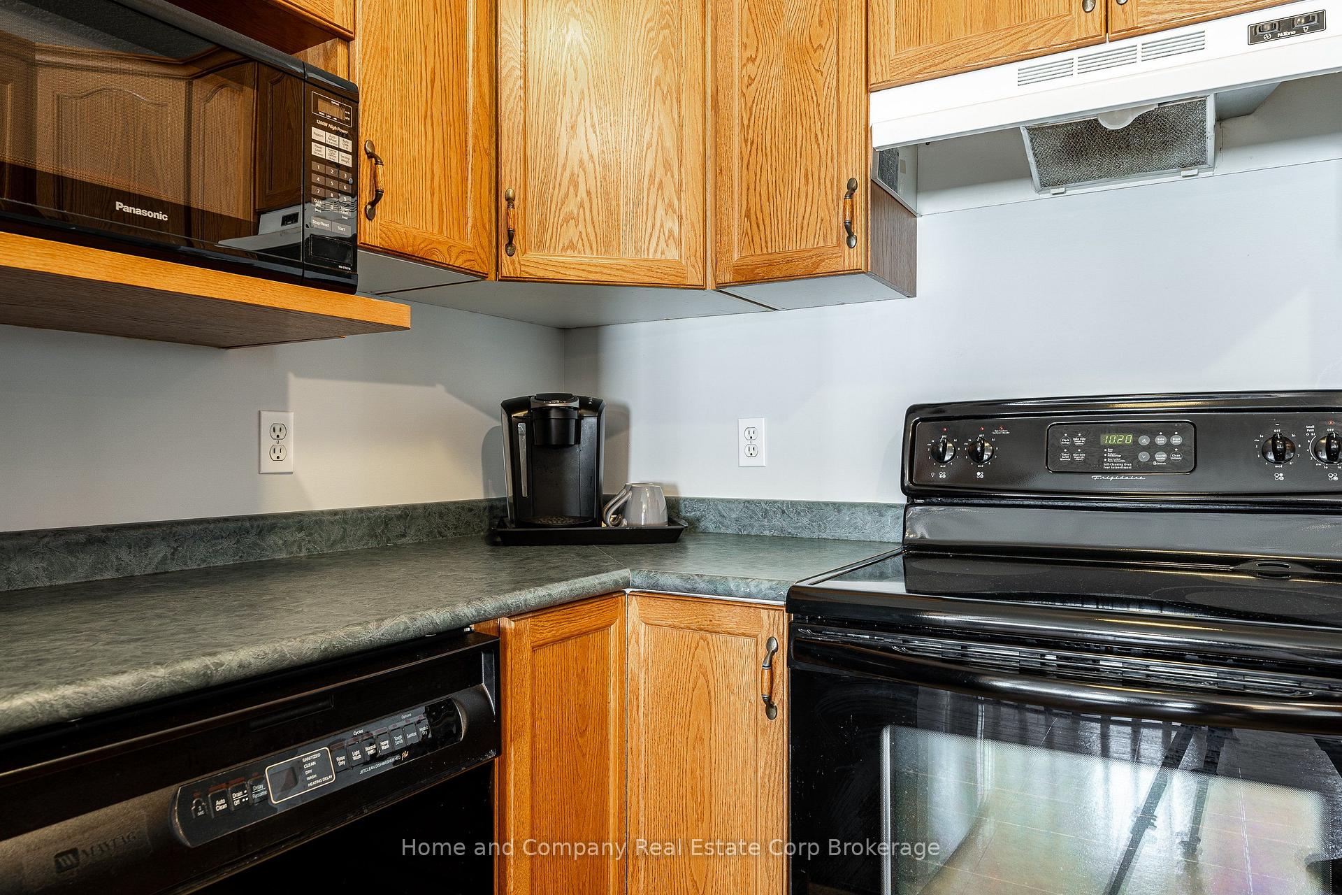 Photo 14 of 402 Douglas Street, Stratford — HOMEH