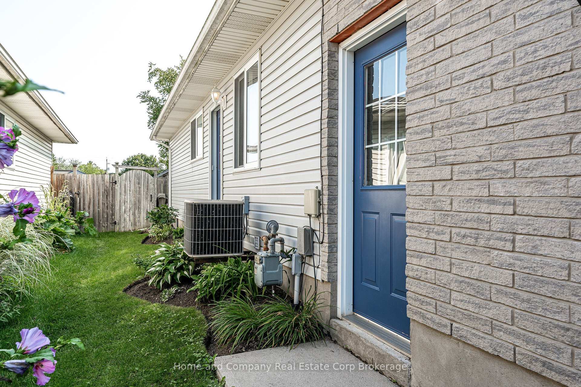 Photo 32 of 402 Douglas Street, Stratford — HOMEH