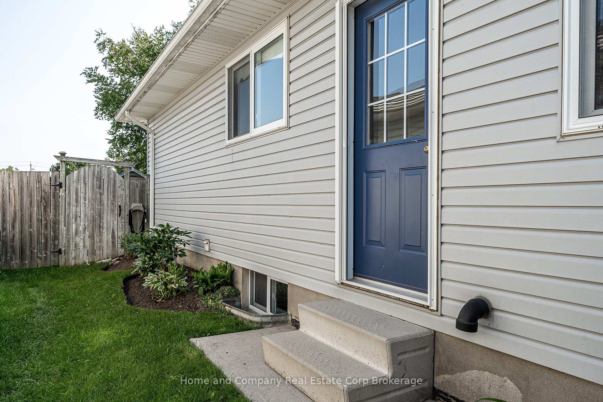 Photo 33 of 402 Douglas Street, Stratford — HOMEH