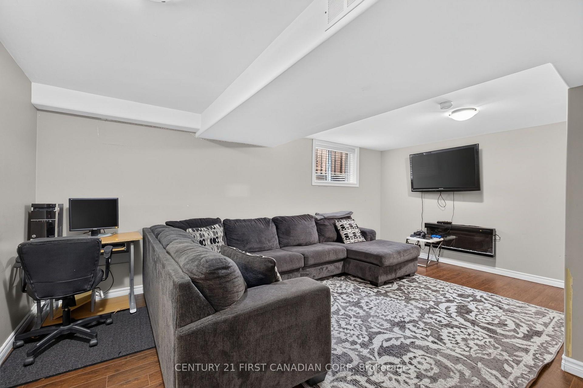 Photo 38 of 14 Kristina Crescent, London, South X — HOMEH