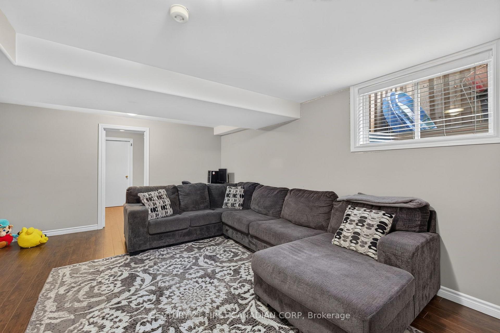 Photo 39 of 14 Kristina Crescent, London, South X — HOMEH