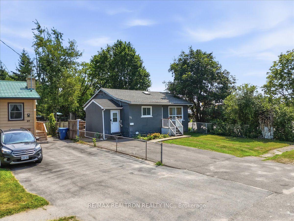 Photo of 25 Simcoe Street