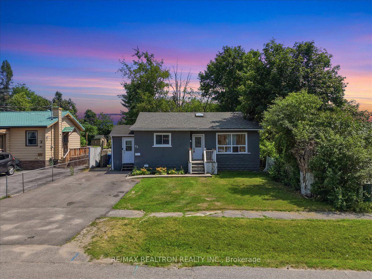 Photo 2 of 25 Simcoe Street, Orillia — HOMEH