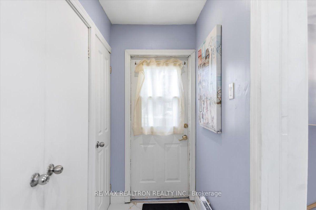 Photo 3 of 25 Simcoe Street, Orillia — HOMEH