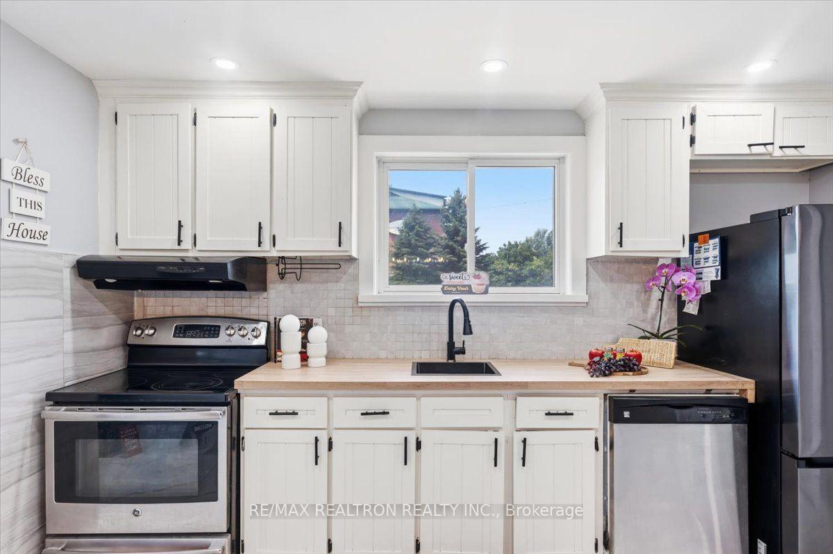 Photo 6 of 25 Simcoe Street, Orillia — HOMEH