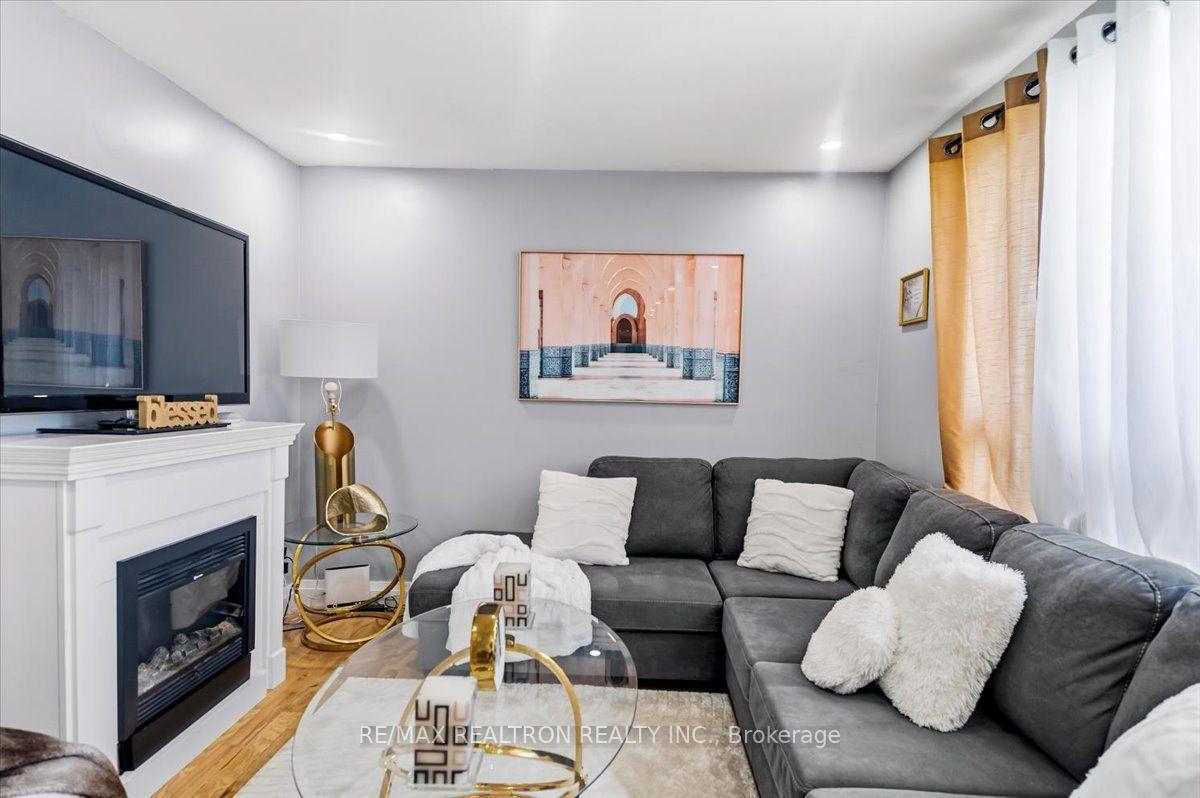 Photo 11 of 25 Simcoe Street, Orillia — HOMEH