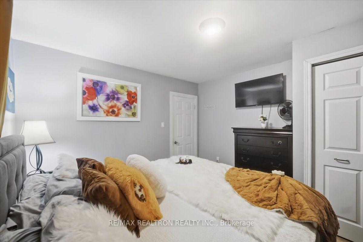 Photo 15 of 25 Simcoe Street, Orillia — HOMEH