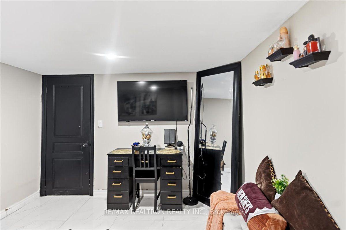 Photo 29 of 25 Simcoe Street, Orillia — HOMEH