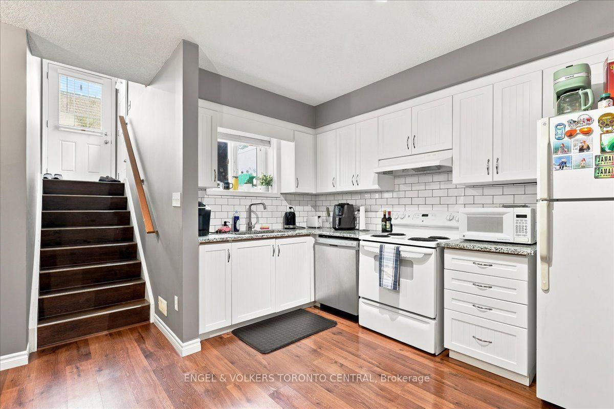 Photo 4 of Unit 11A, 240 Westmeadow Drive, Kitchener, Highland West — HOMEH