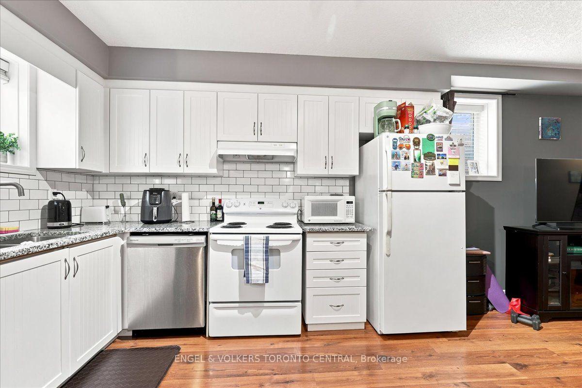 Photo 5 of Unit 11A, 240 Westmeadow Drive, Kitchener, Highland West — HOMEH