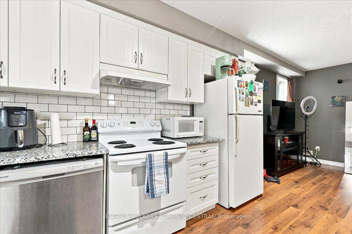 Photo 6 of Unit 11A, 240 Westmeadow Drive, Kitchener, Highland West — HOMEH
