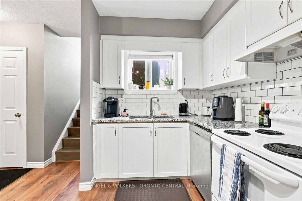 Photo 7 of Unit 11A, 240 Westmeadow Drive, Kitchener, Highland West — HOMEH