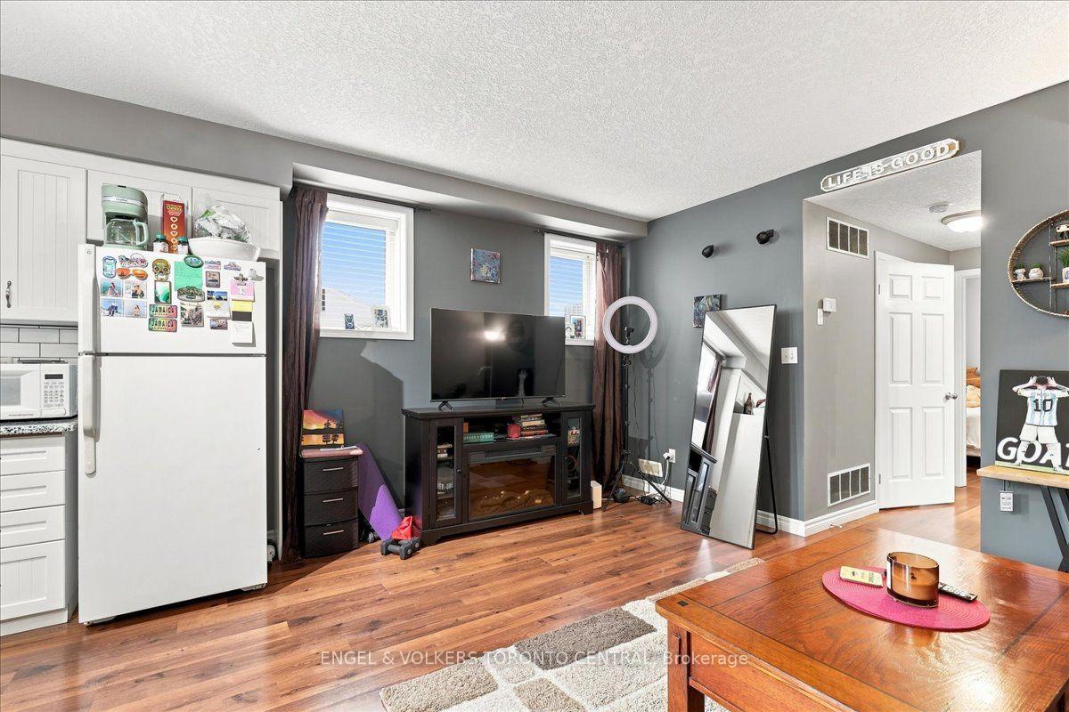 Photo 10 of Unit 11A, 240 Westmeadow Drive, Kitchener, Highland West — HOMEH
