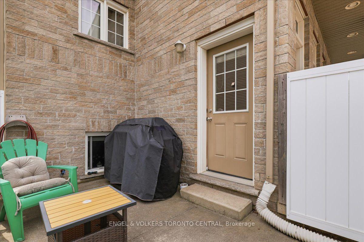 Photo 16 of Unit 11A, 240 Westmeadow Drive, Kitchener, Highland West — HOMEH
