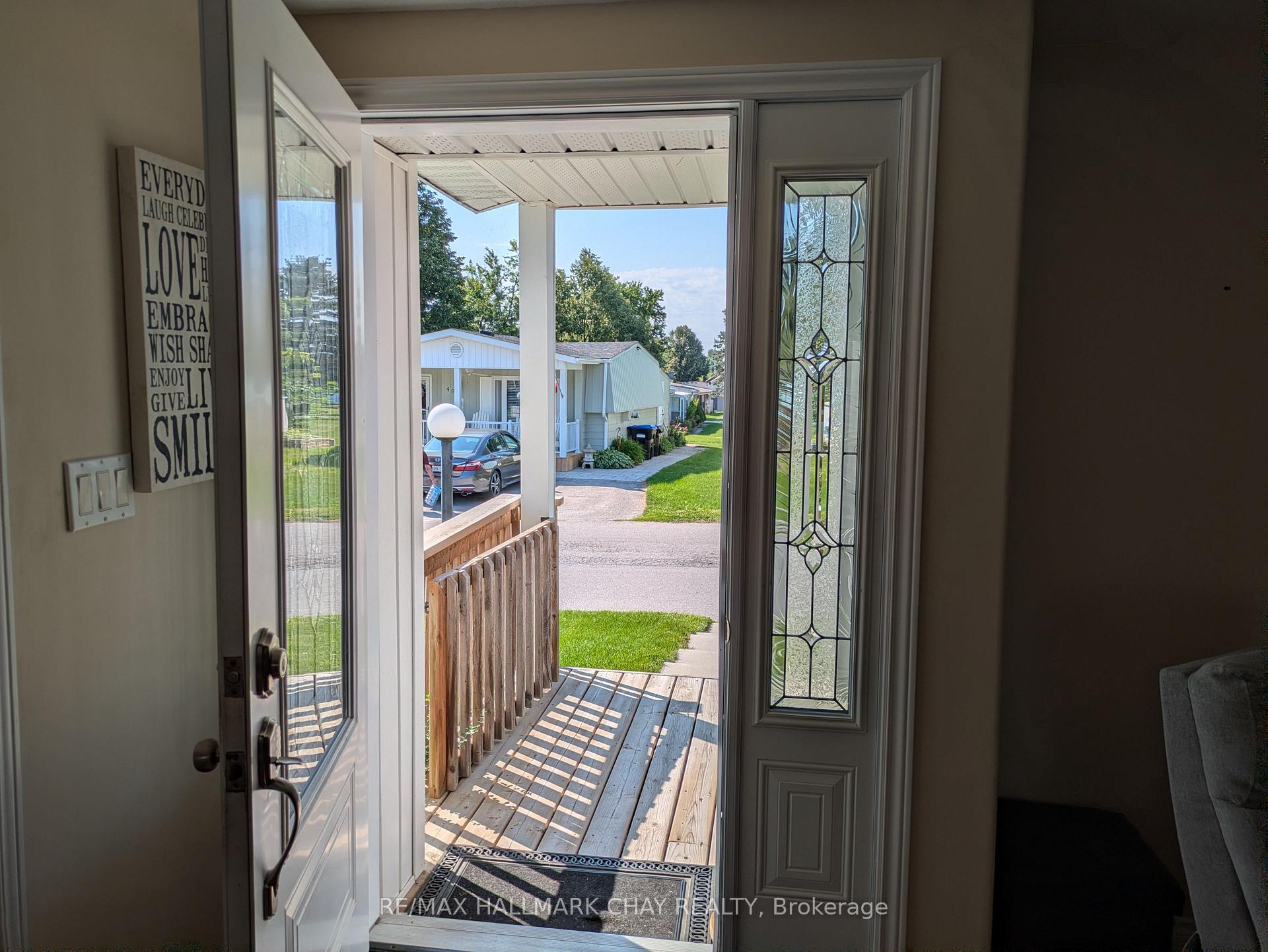 Photo 4 of 50 Linden Lane, Innisfil, Rural Innisfil — HOMEH