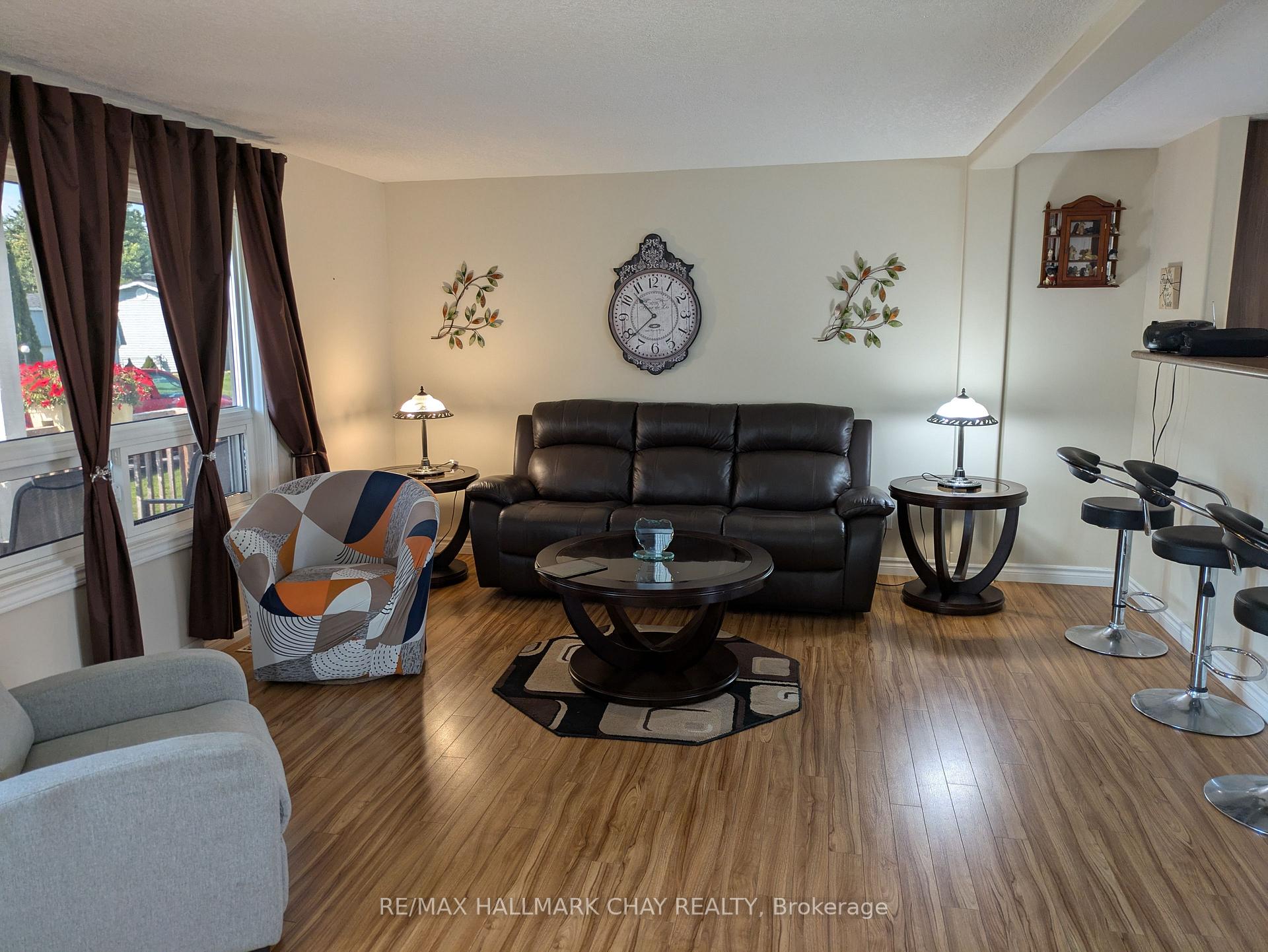 Photo 5 of 50 Linden Lane, Innisfil, Rural Innisfil — HOMEH