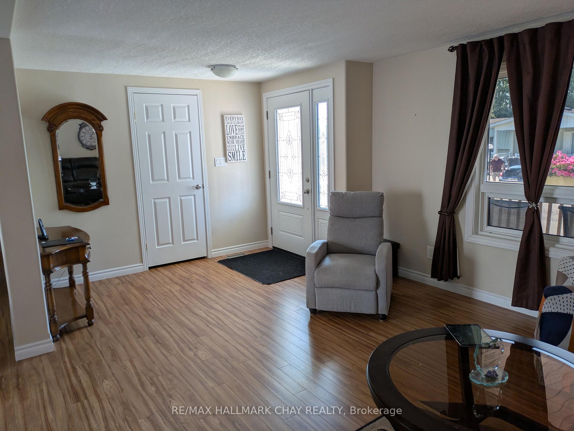 Photo 8 of 50 Linden Lane, Innisfil, Rural Innisfil — HOMEH